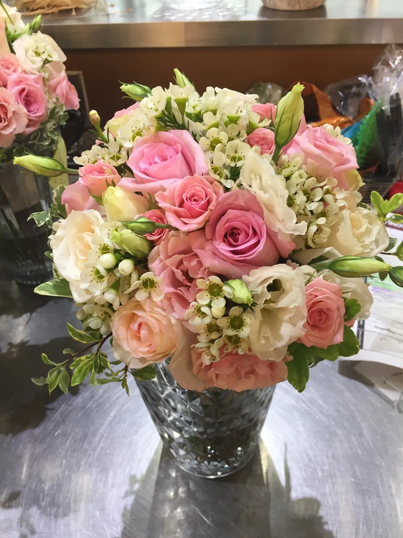 Flowers by Rey — floral centerpiece, photograph 006