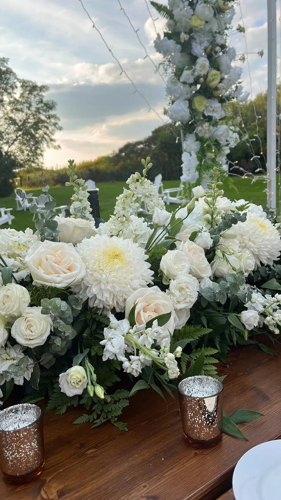 Flowers by Rey — wedding floral installation, photograph 018