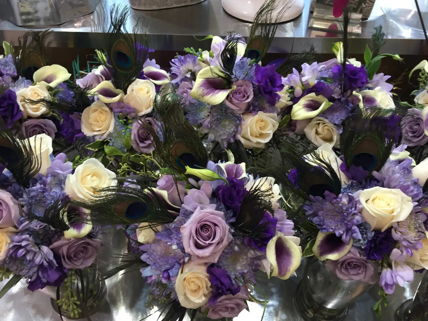 Flowers by Rey — floral centerpiece, photograph 020