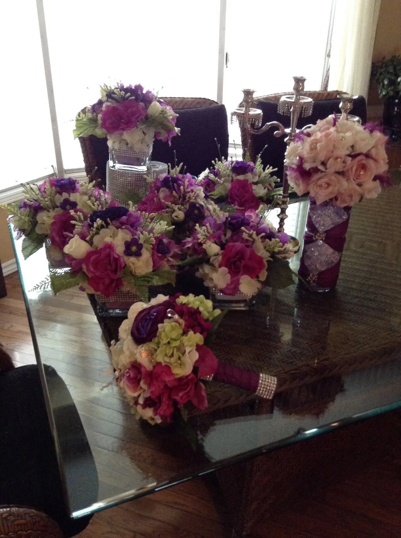 Flowers by Rey — floral centerpiece, photograph 028
