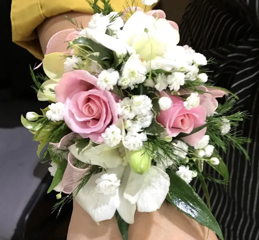 Flowers by Rey — corsage or boutonniere, photograph 042