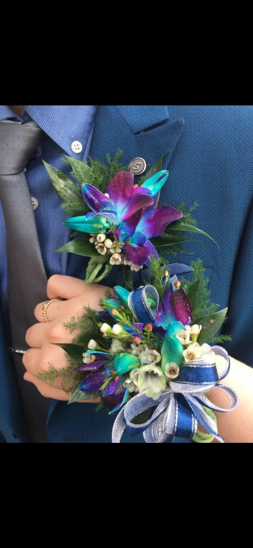 Flowers by Rey — corsage or boutonniere, photograph 043