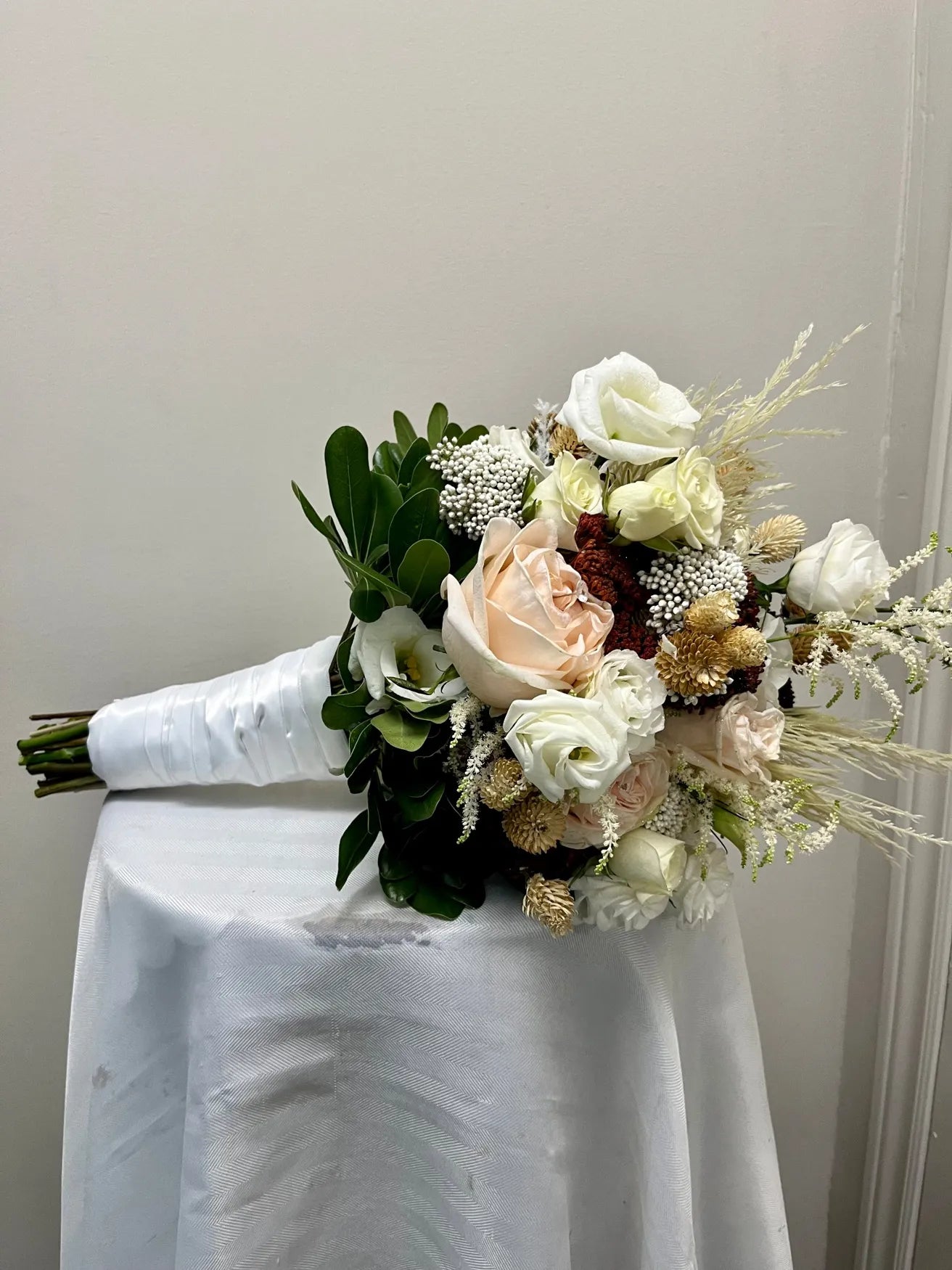 Flowers by Rey — floral centerpiece, photograph 049