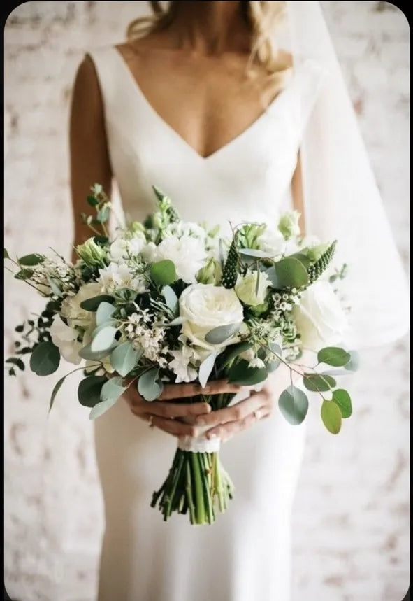 Flowers by Rey — wedding floral moment, photograph 052