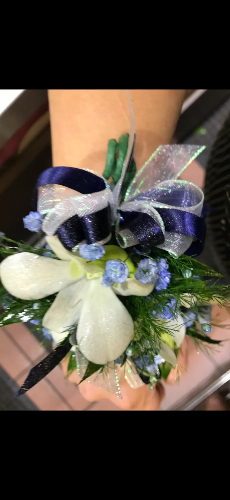 Flowers by Rey — corsage or boutonniere, photograph 073