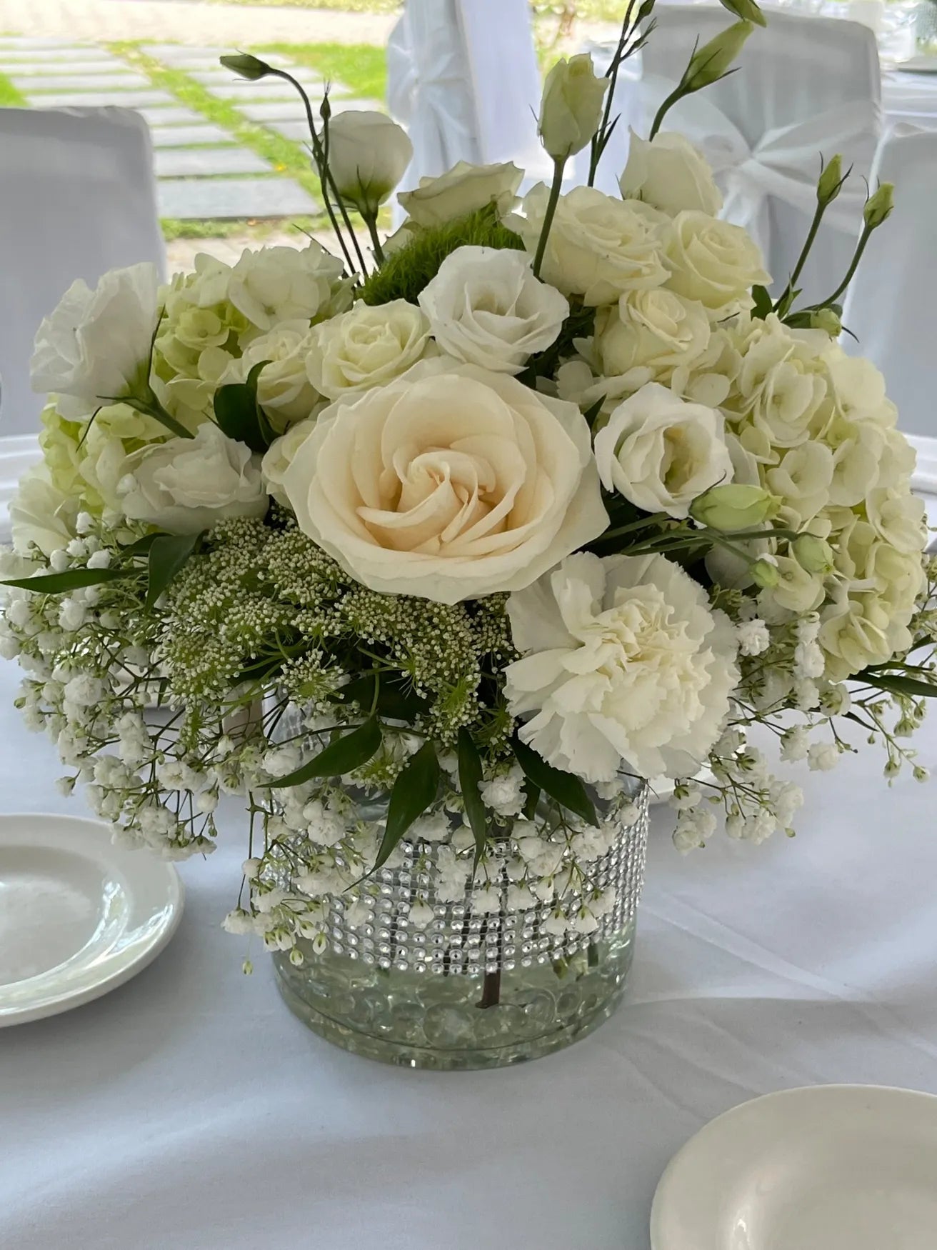 Flowers by Rey — floral centerpiece, photograph 079