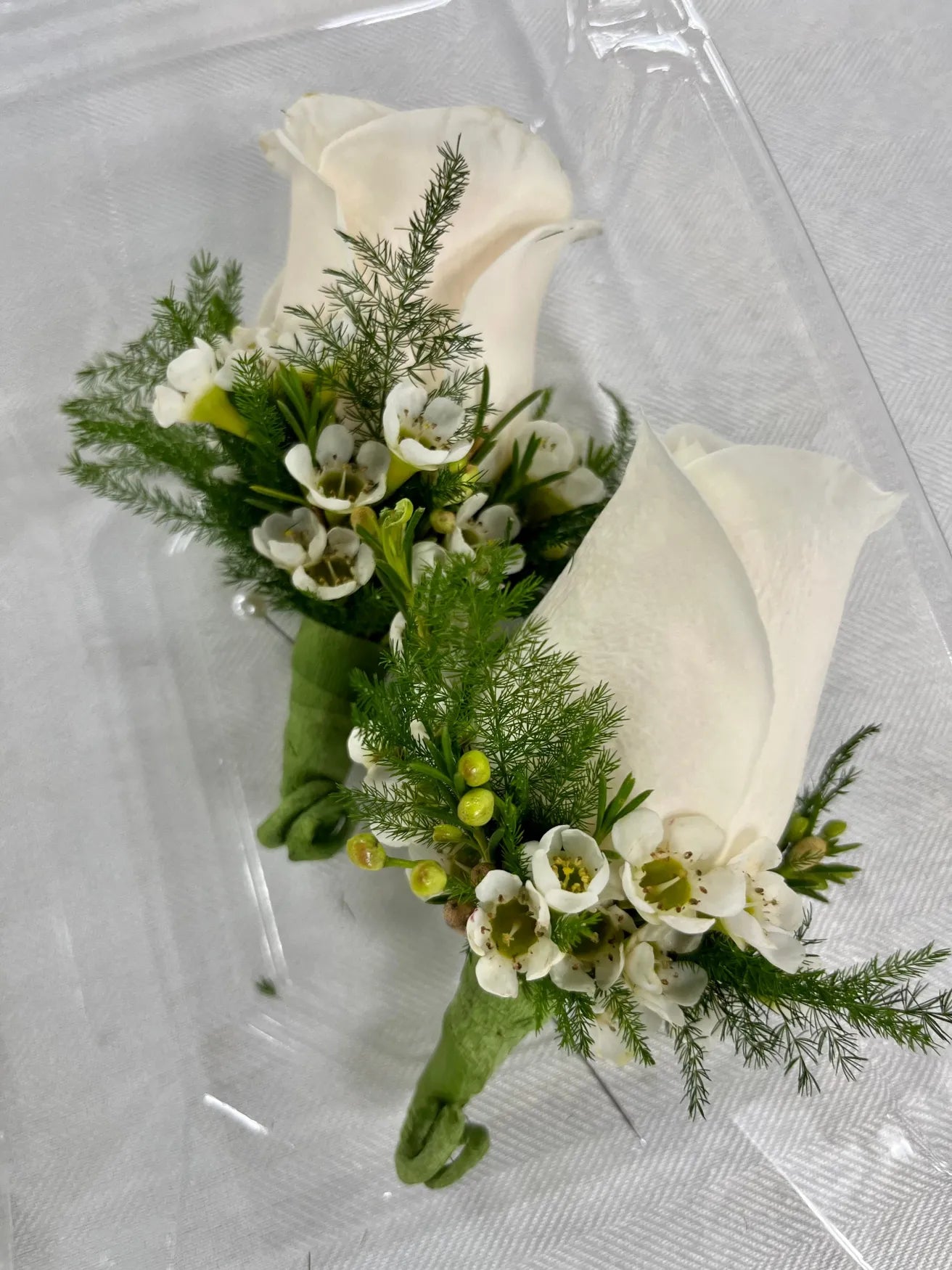 Flowers by Rey — corsage or boutonniere, photograph 086