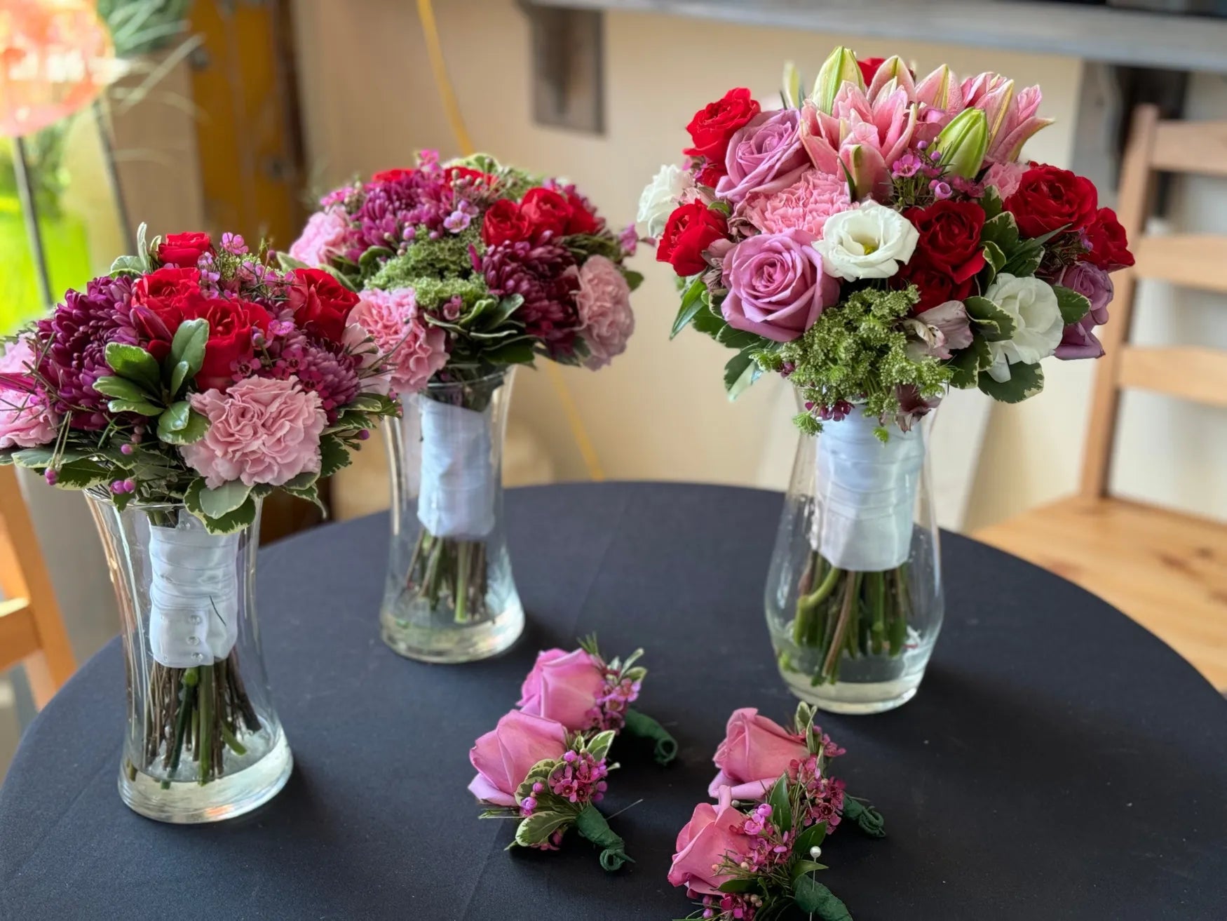 Flowers by Rey — floral centerpiece, photograph 101