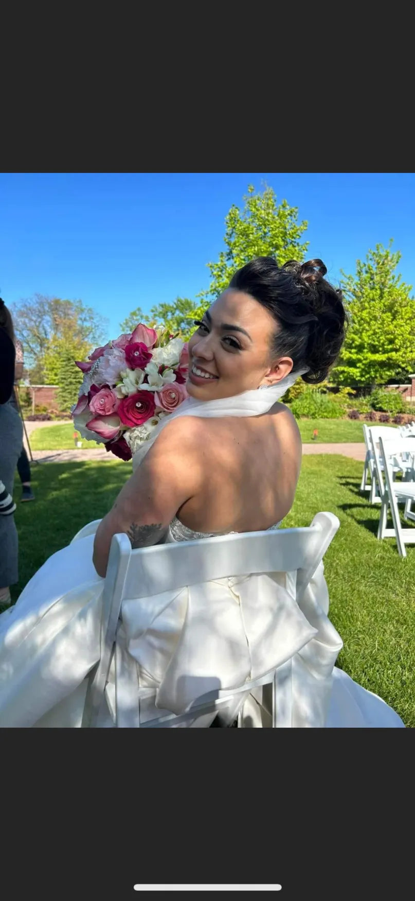Flowers by Rey — wedding floral moment, photograph 105