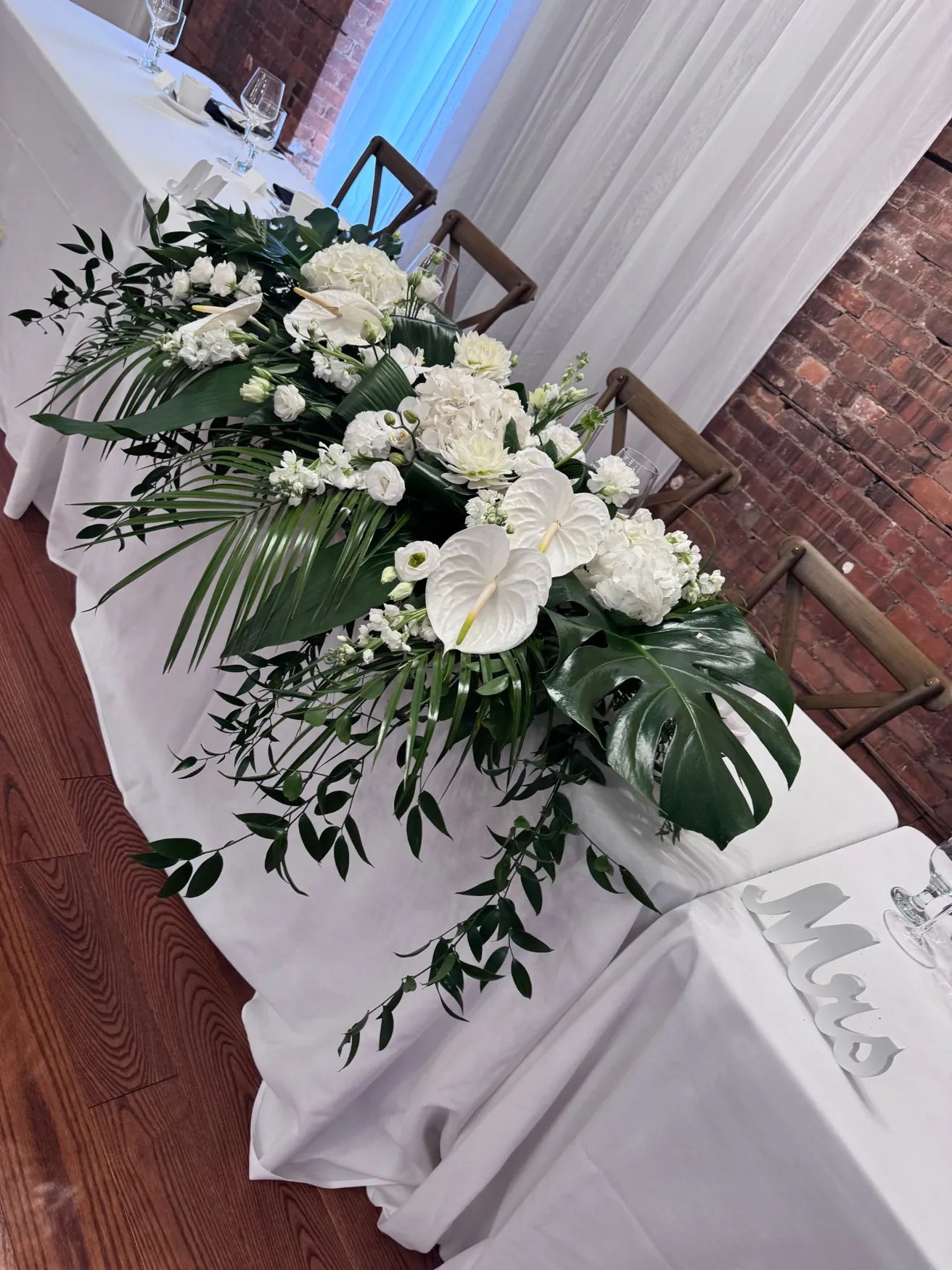 Flowers by Rey — wedding floral installation, photograph 112
