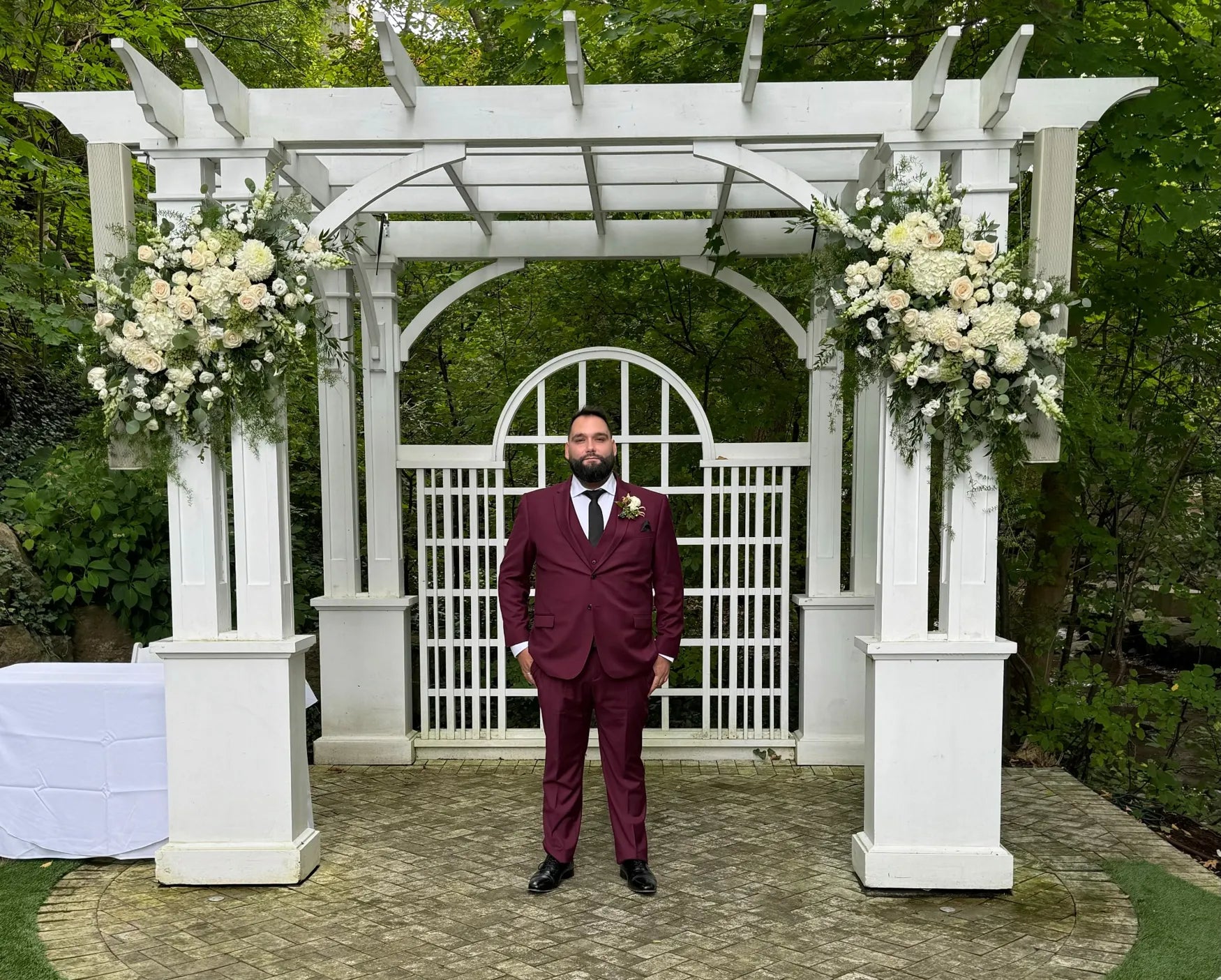 Flowers by Rey — wedding floral installation, photograph 115
