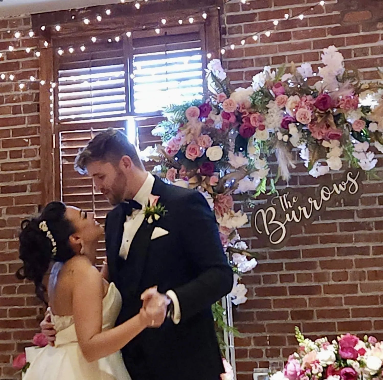Flowers by Rey — wedding floral moment, photograph 012