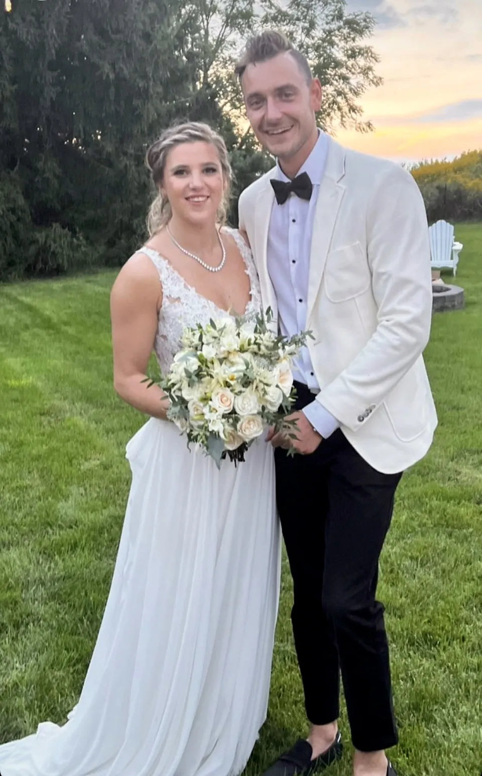 Flowers by Rey — wedding floral moment, photograph 013