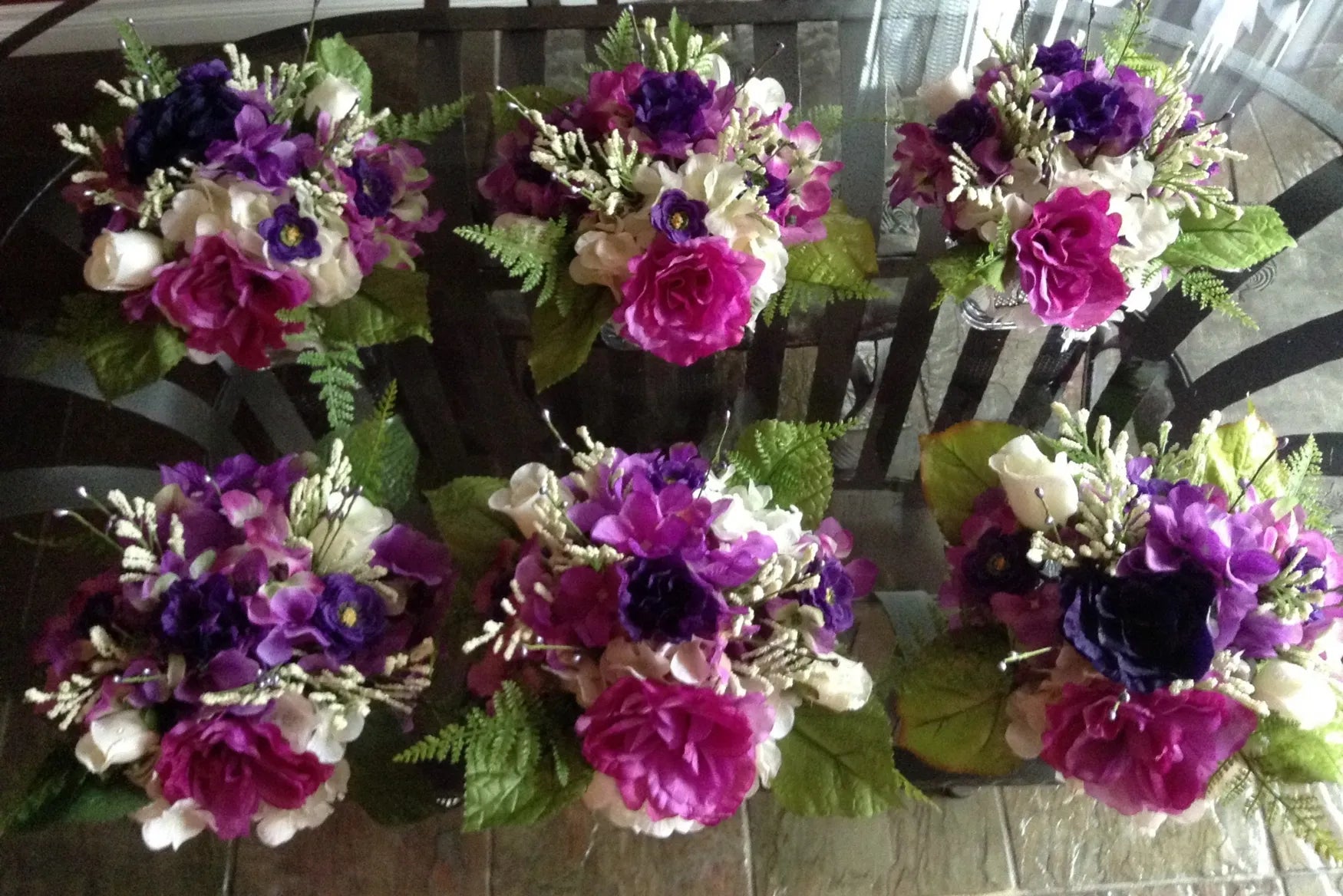 Flowers by Rey — floral centerpiece, photograph 027