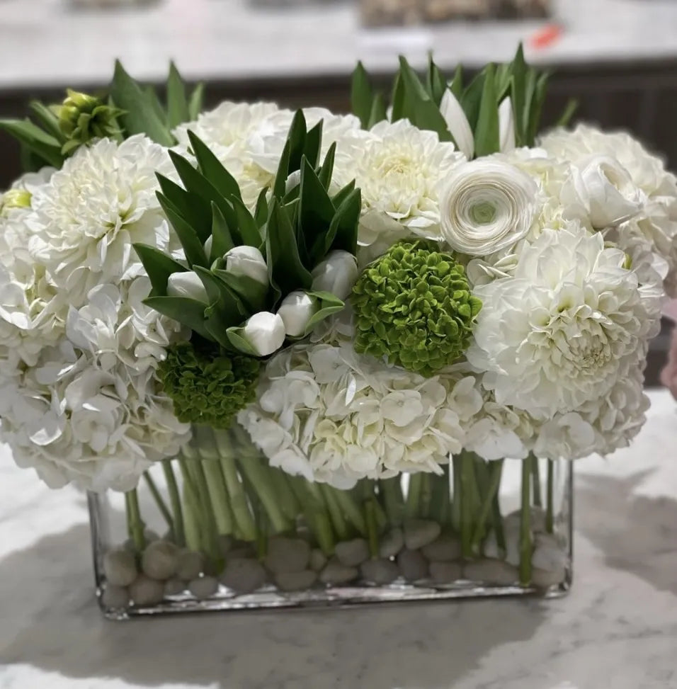 Flowers by Rey — floral centerpiece, photograph 029