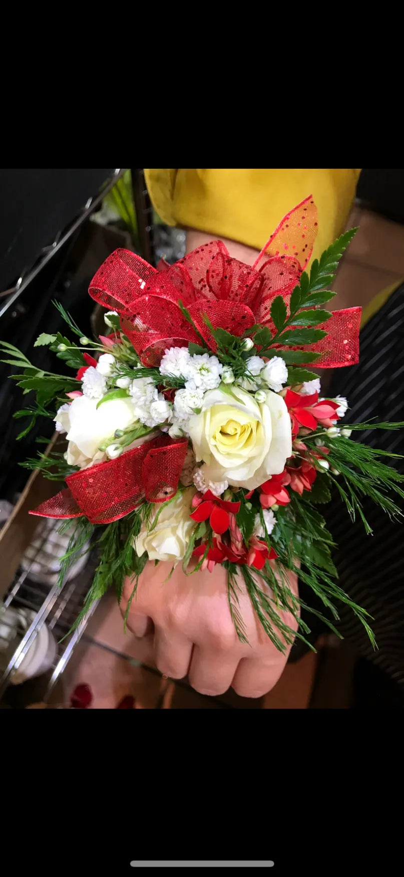 Flowers by Rey — corsage or boutonniere, photograph 044