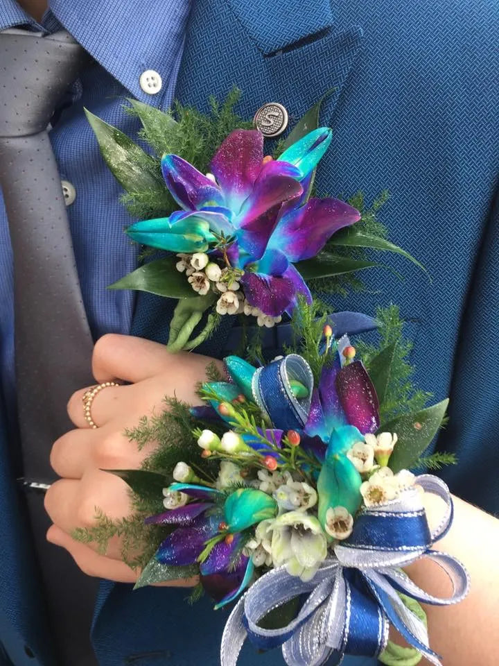 Flowers by Rey — corsage or boutonniere, photograph 050