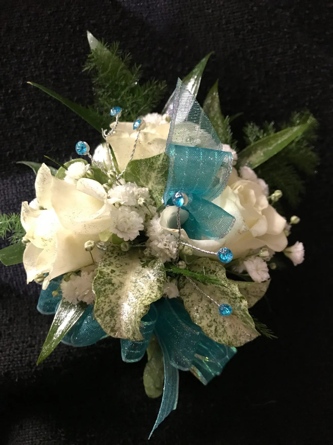 Flowers by Rey — corsage or boutonniere, photograph 087