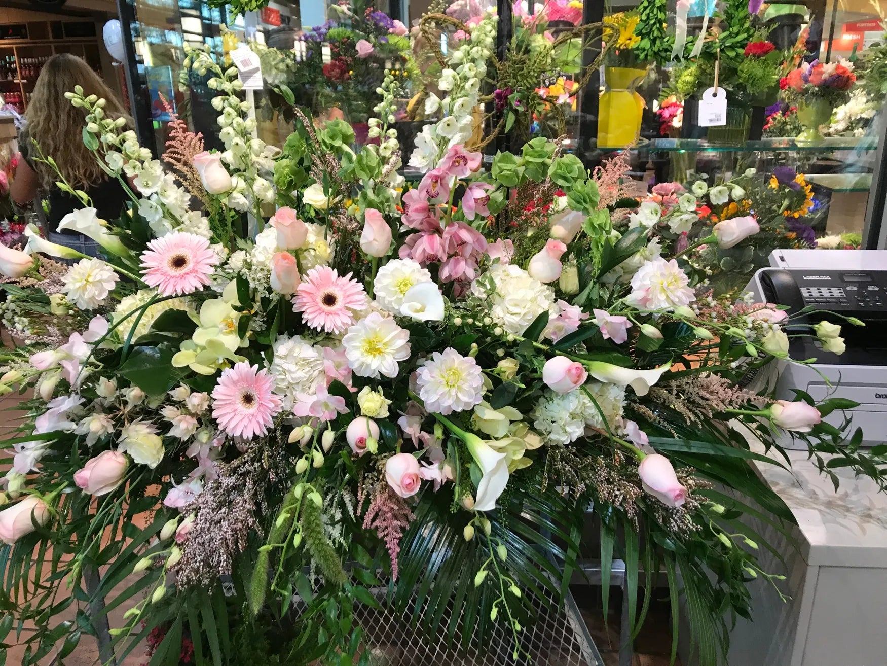 Flowers by Rey — wedding floral installation, photograph 091
