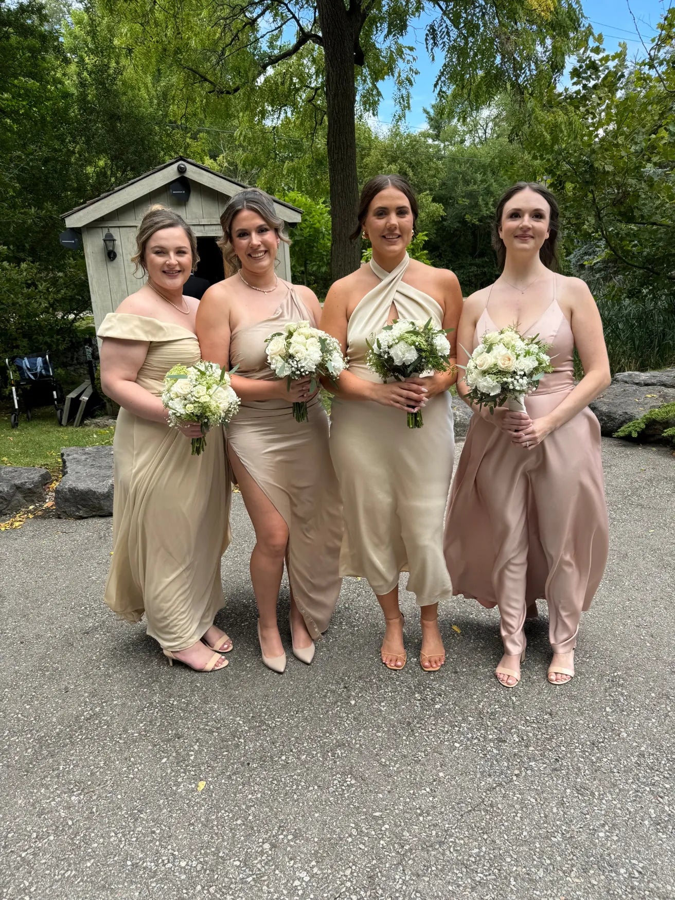 Flowers by Rey — wedding floral moment, photograph 098