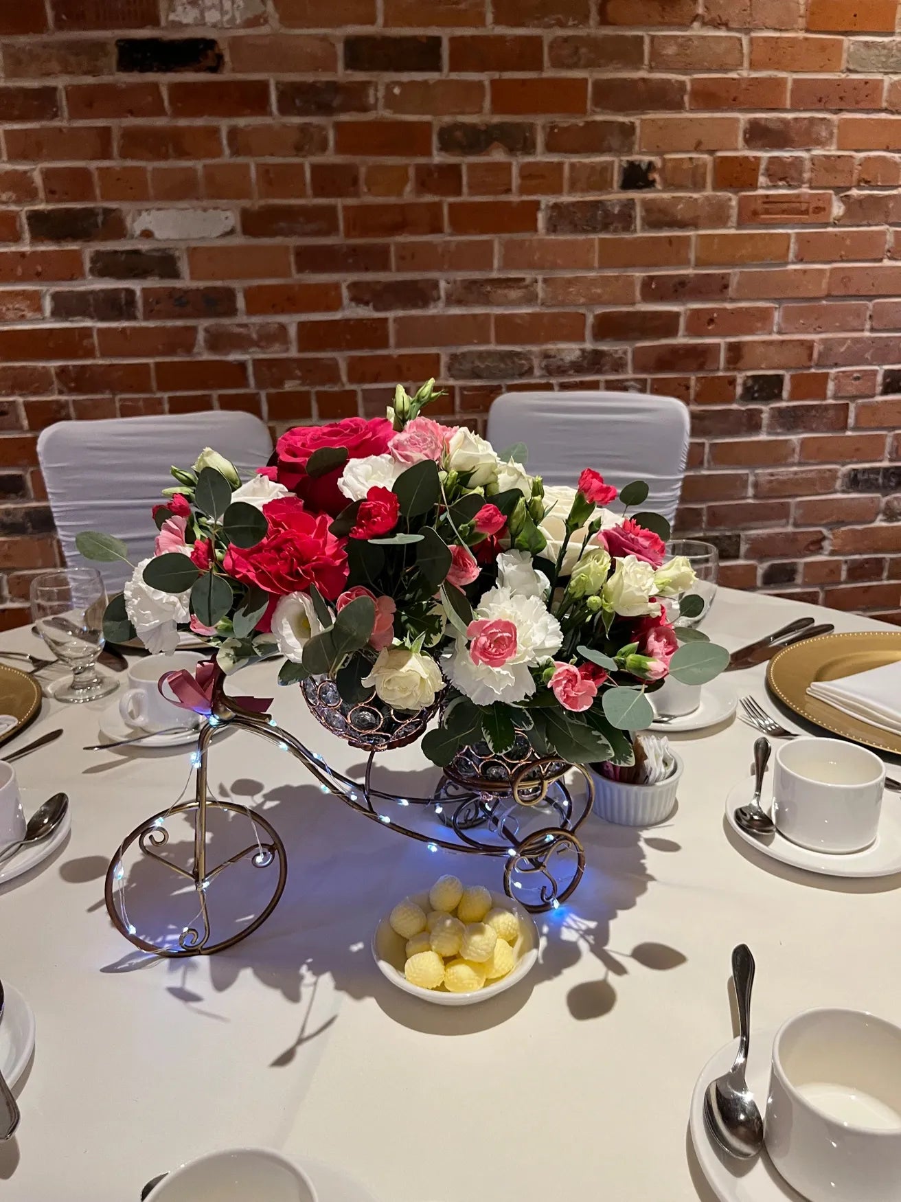 Flowers by Rey — floral centerpiece, photograph 103