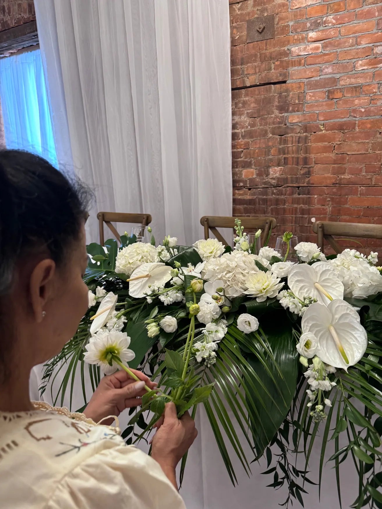 Flowers by Rey — wedding floral installation, photograph 113