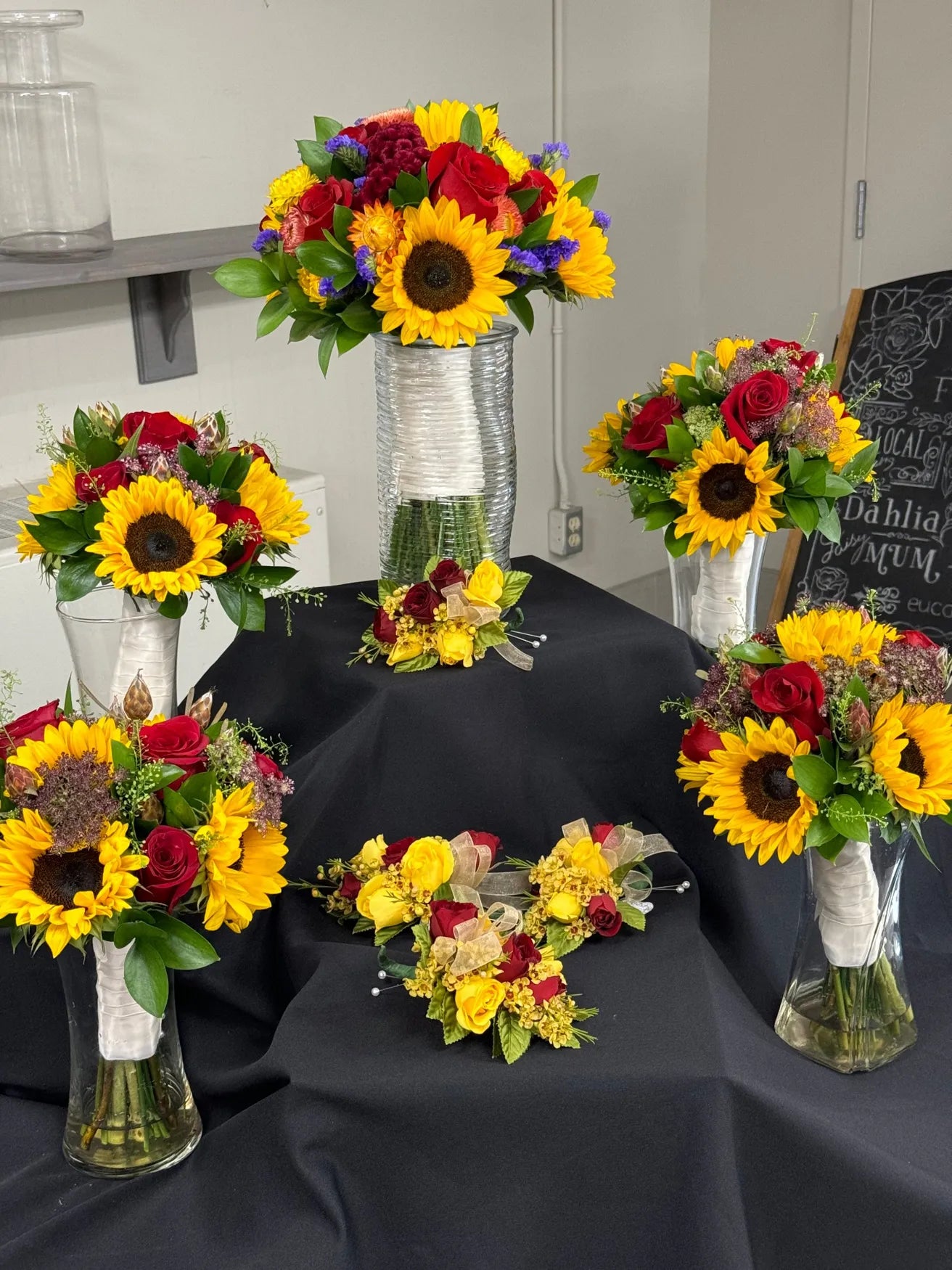 Flowers by Rey — floral centerpiece, photograph 117