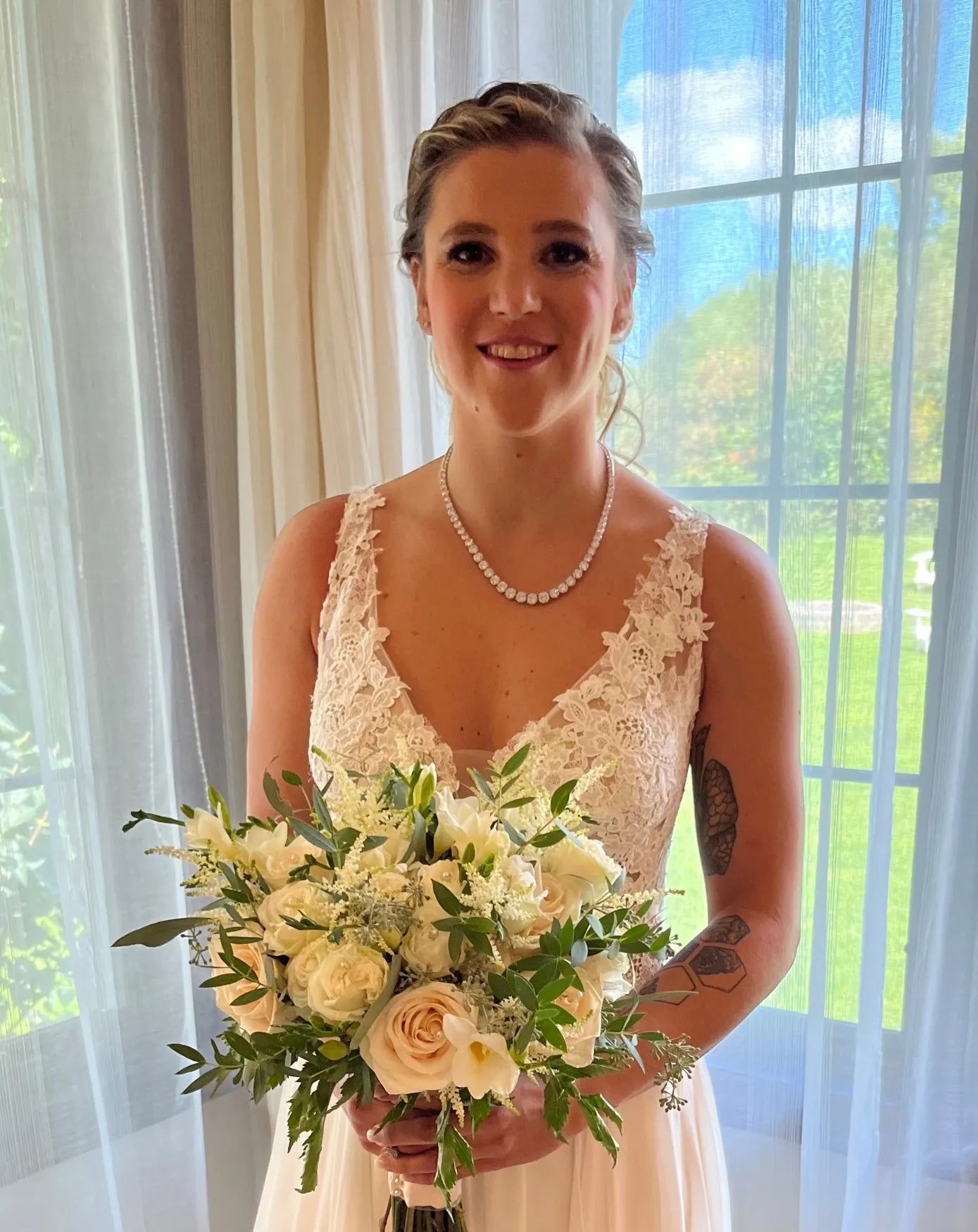 Flowers by Rey — wedding floral moment, photograph 128